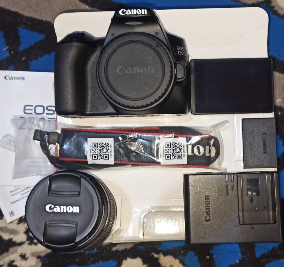 Canon 250D+18-55 3.7k click