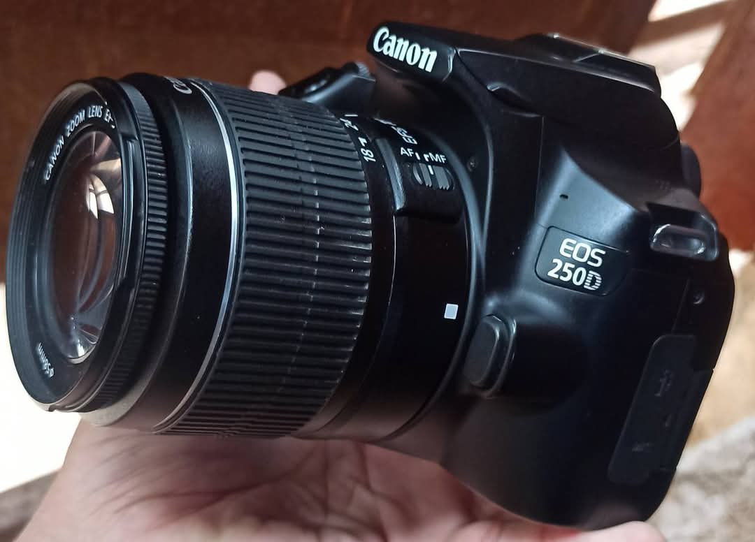 Canon 250D+18-55 3.7k click