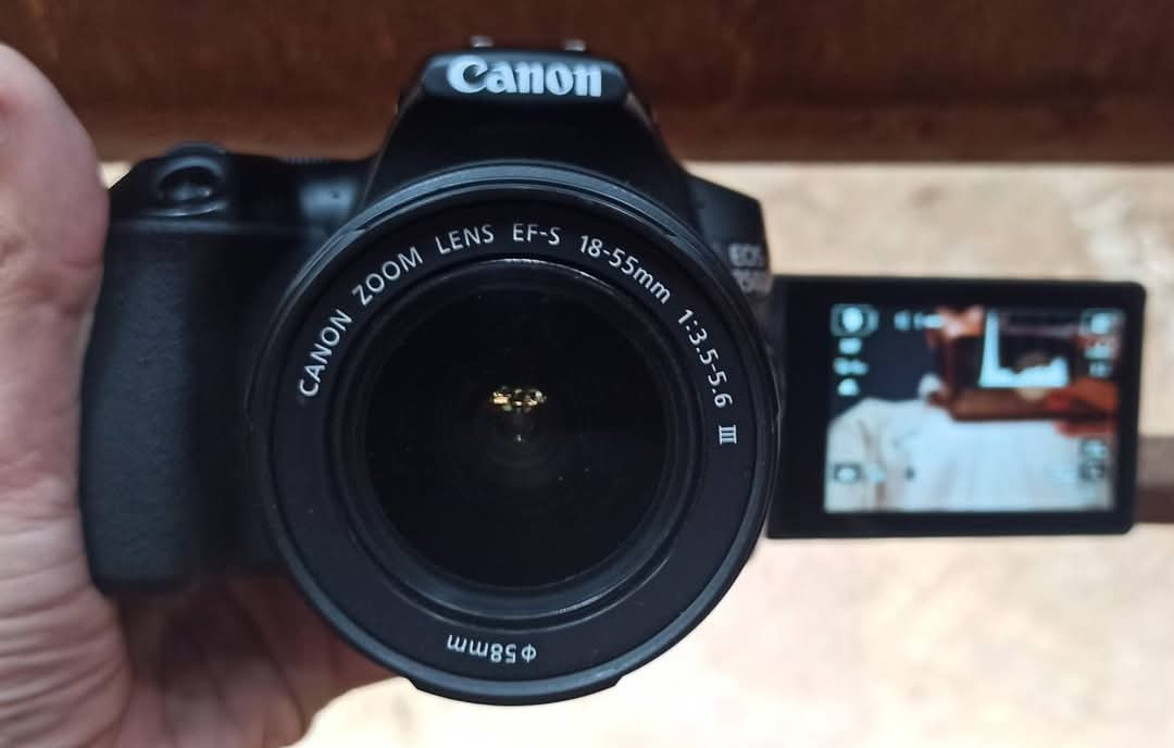 Canon 250D+18-55 3.7k click