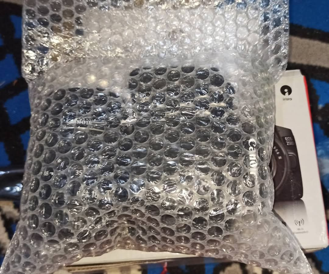 Canon 250D+18-55 3.7k click