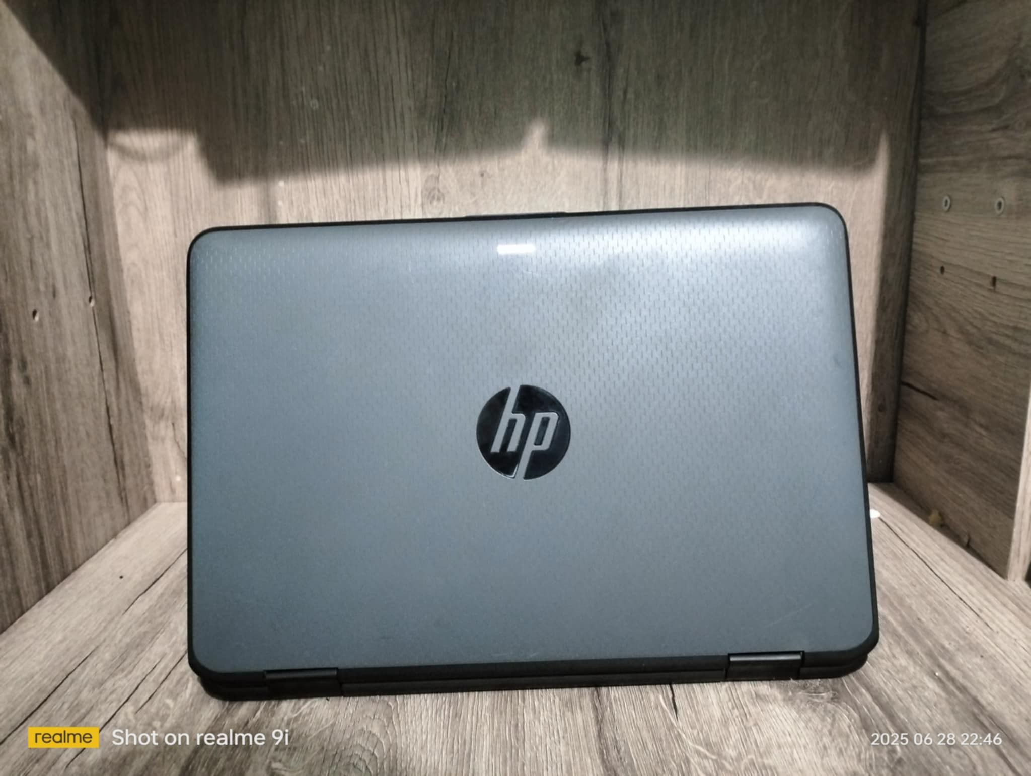 حاسوب من شركة hp.اسمه:hp pro book x360 11 g1 ee.