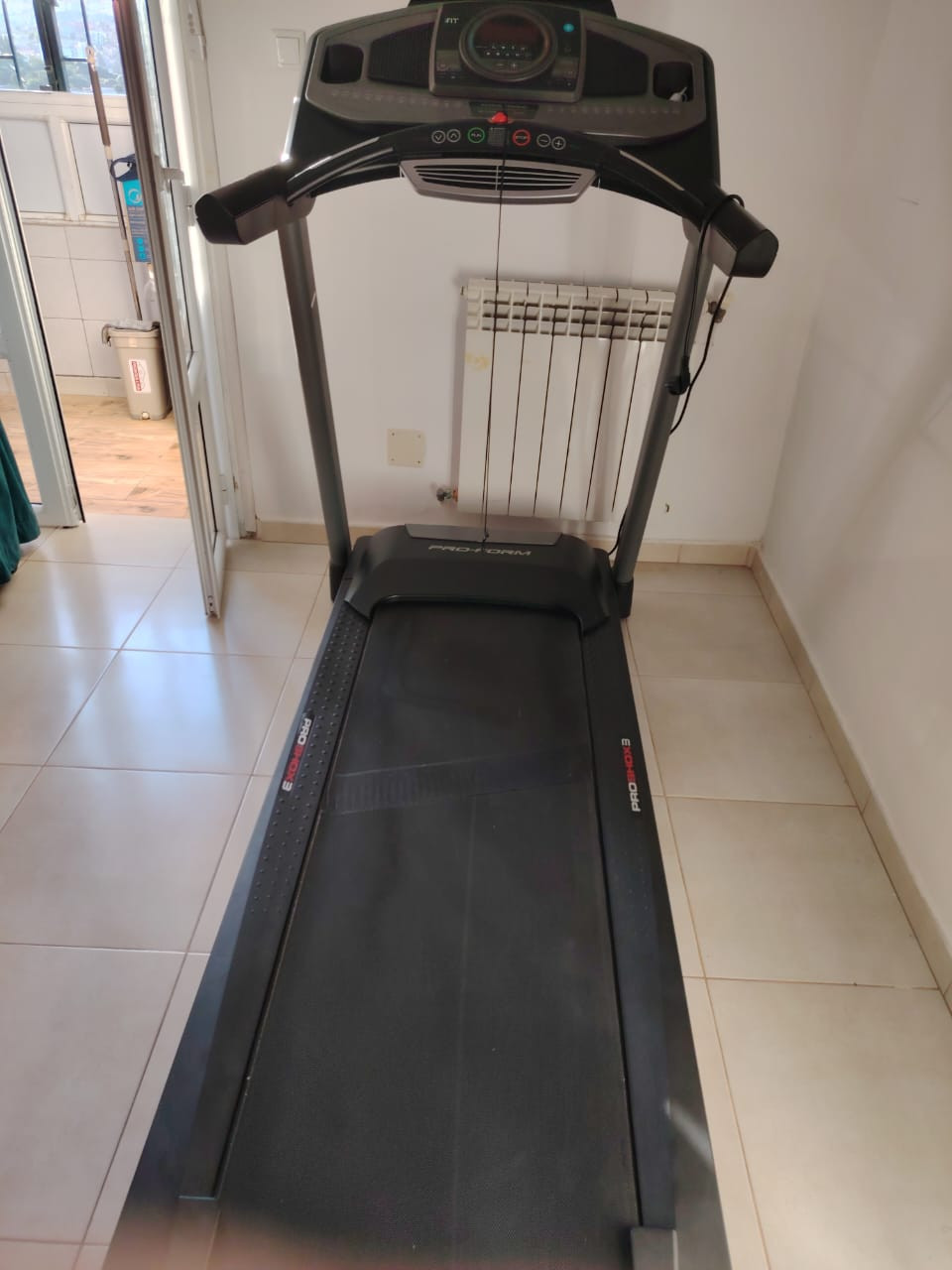 عرض للبيع جهاز للركض من العلامة الأمريكية بروفورم 600i ويتميز بالخصائص التالية : يتحمل وزن الى غاية 150 كلغ عدد السرعات 20 عدد الانحناءات 12 السعر : 10 مليون سنتيم (قابلة للتفاوض)