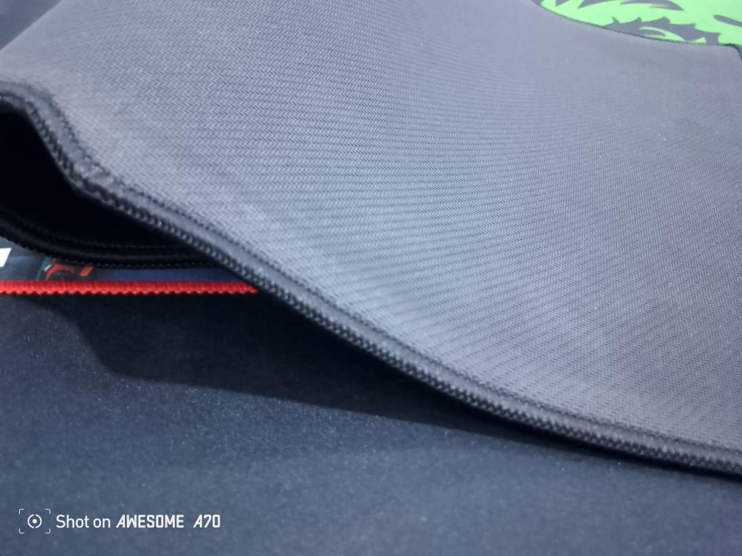 Tapis souris XXL disponible chez INOVISTATECH