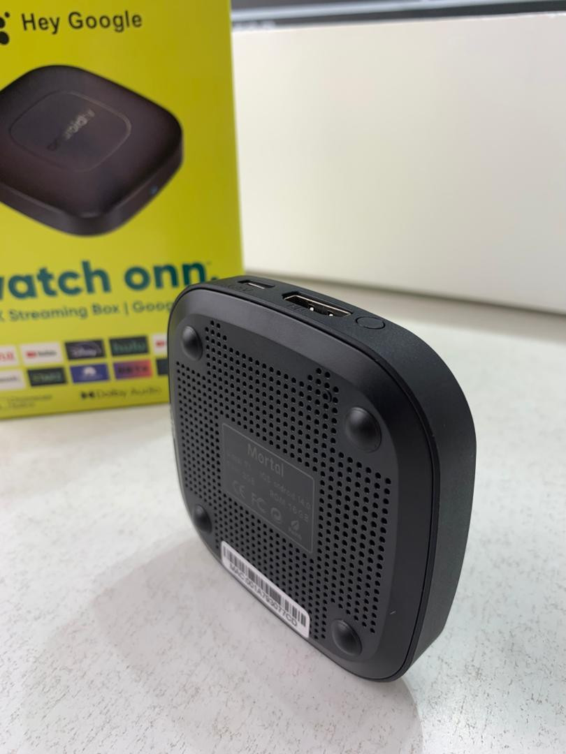 Android TV Box Connectée avec Télécommande Vocale 2+16GB – جهاز ميديا ذكي