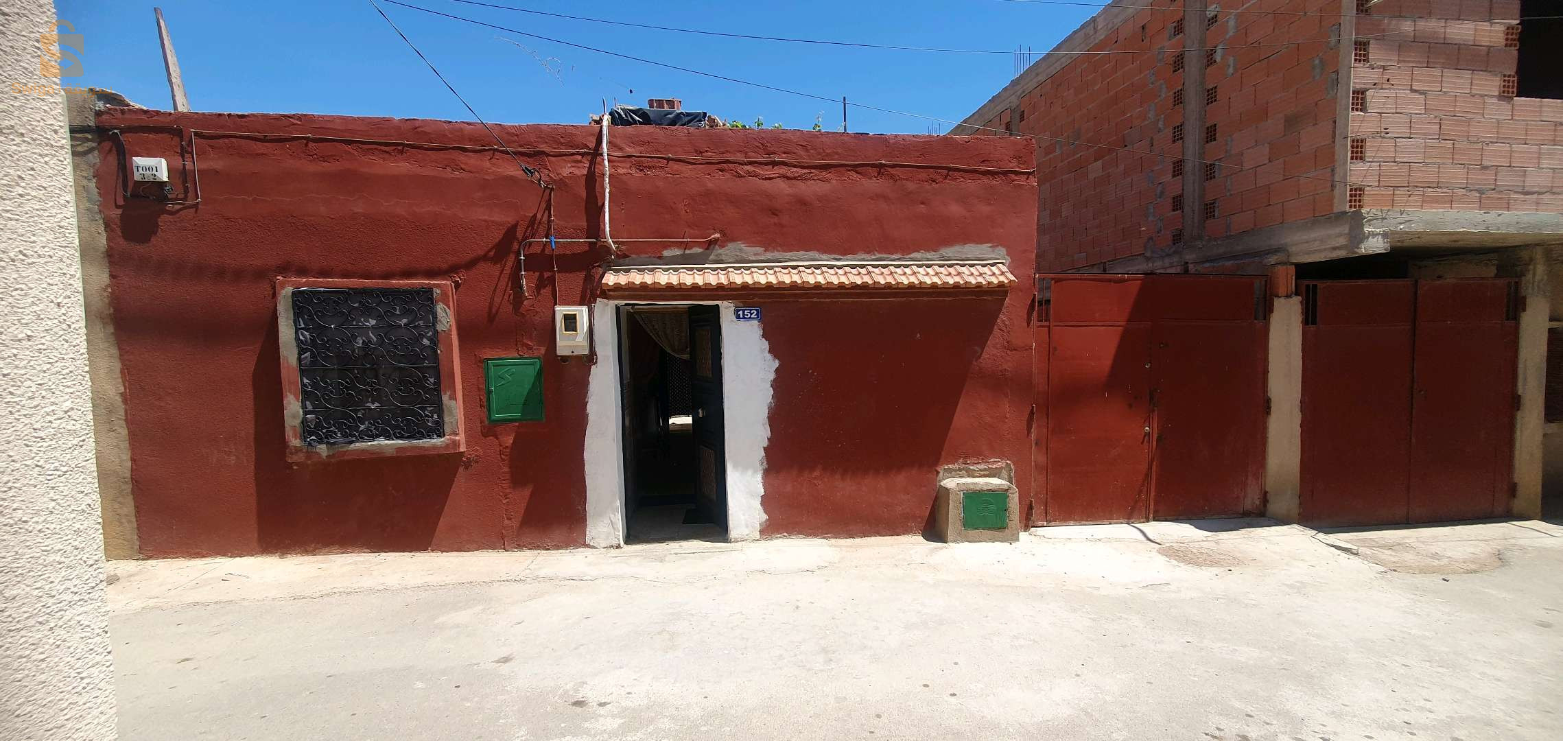 حي تونسي 120مسكن اغلال فيها ثلاث غرف و كوزينة و حوش كبير