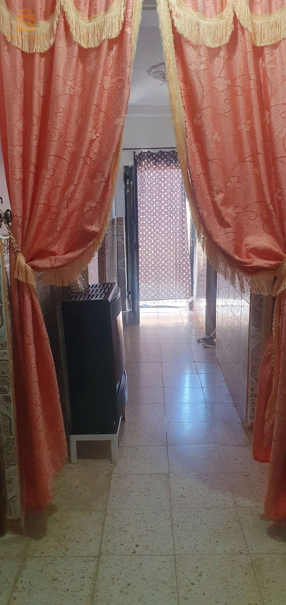 حي تونسي 120مسكن اغلال فيها ثلاث غرف و كوزينة و حوش كبير