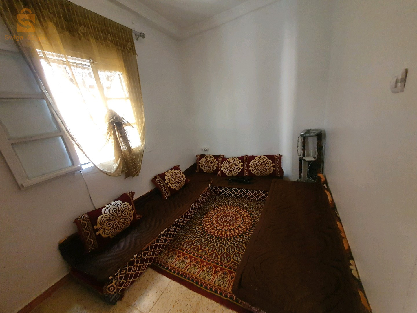 There are three rooms, a kitchen and a large courtyard