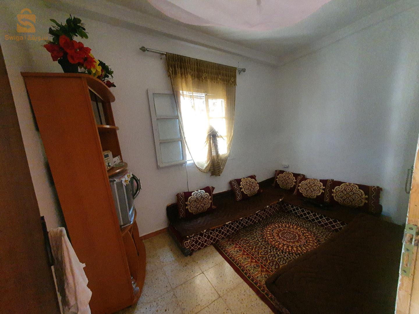 There are three rooms, a kitchen and a large courtyard