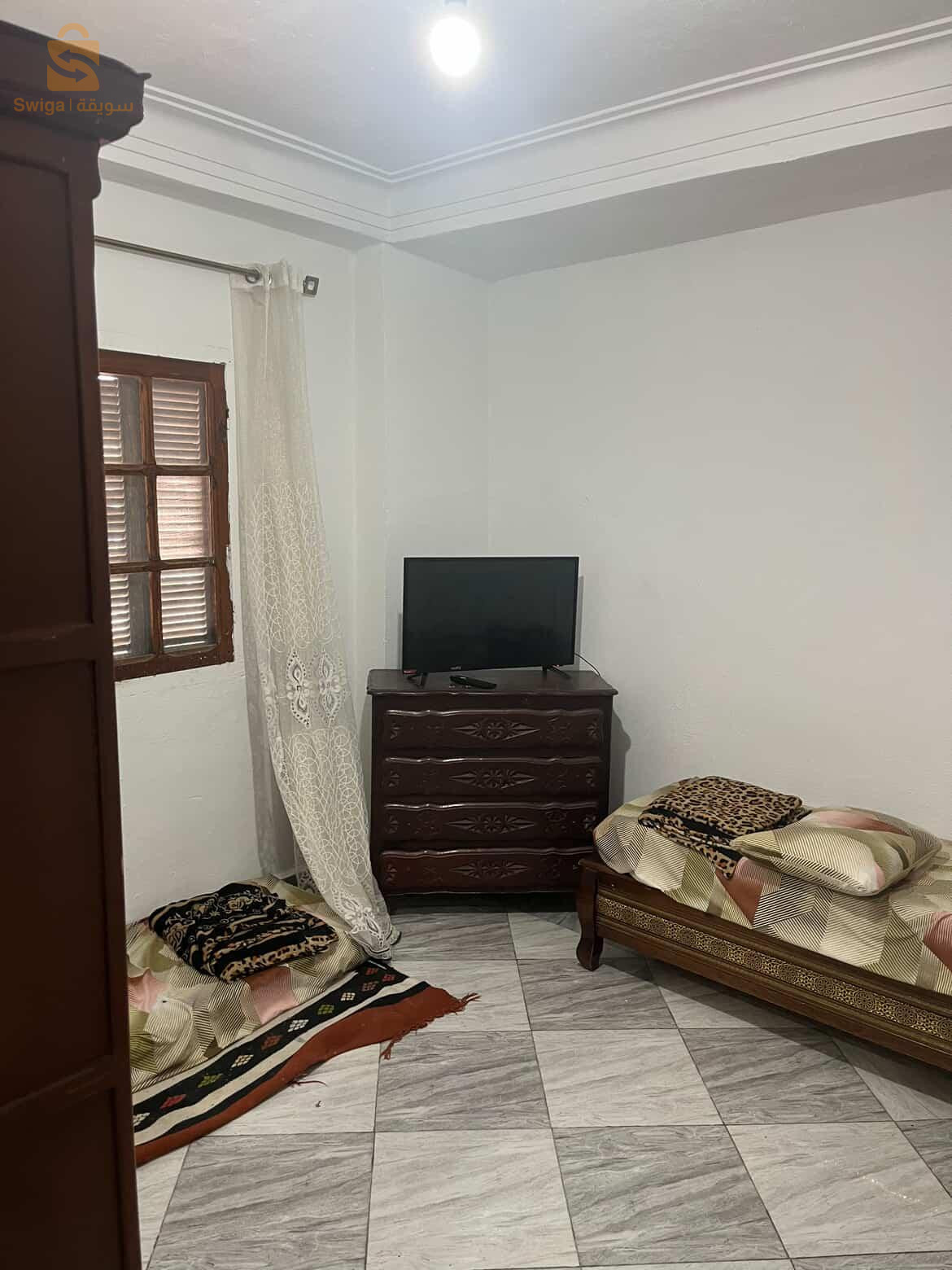 شقة مجهزة بالكامل للكراء بالأيام بحي فالماسكور بالقرب من مسجد قباء و كل المرافق العمومية وسط المدينة الشواطئ ولاية عنابة