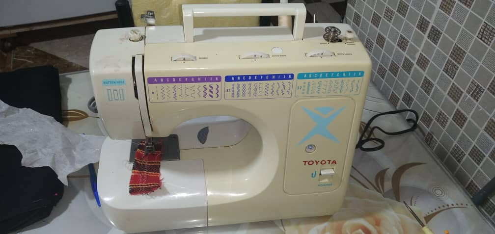 ماشينة تع خياطة (TOYOTA)