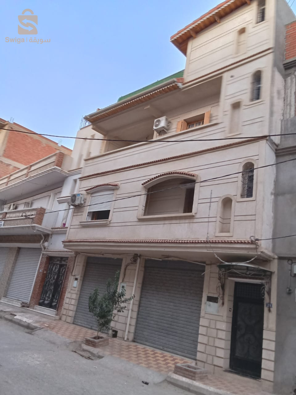 للبيع منزل مميز 142م² بطابقين مع سطح مجهز واستوديو ومرآبين – برج بوعريريج
