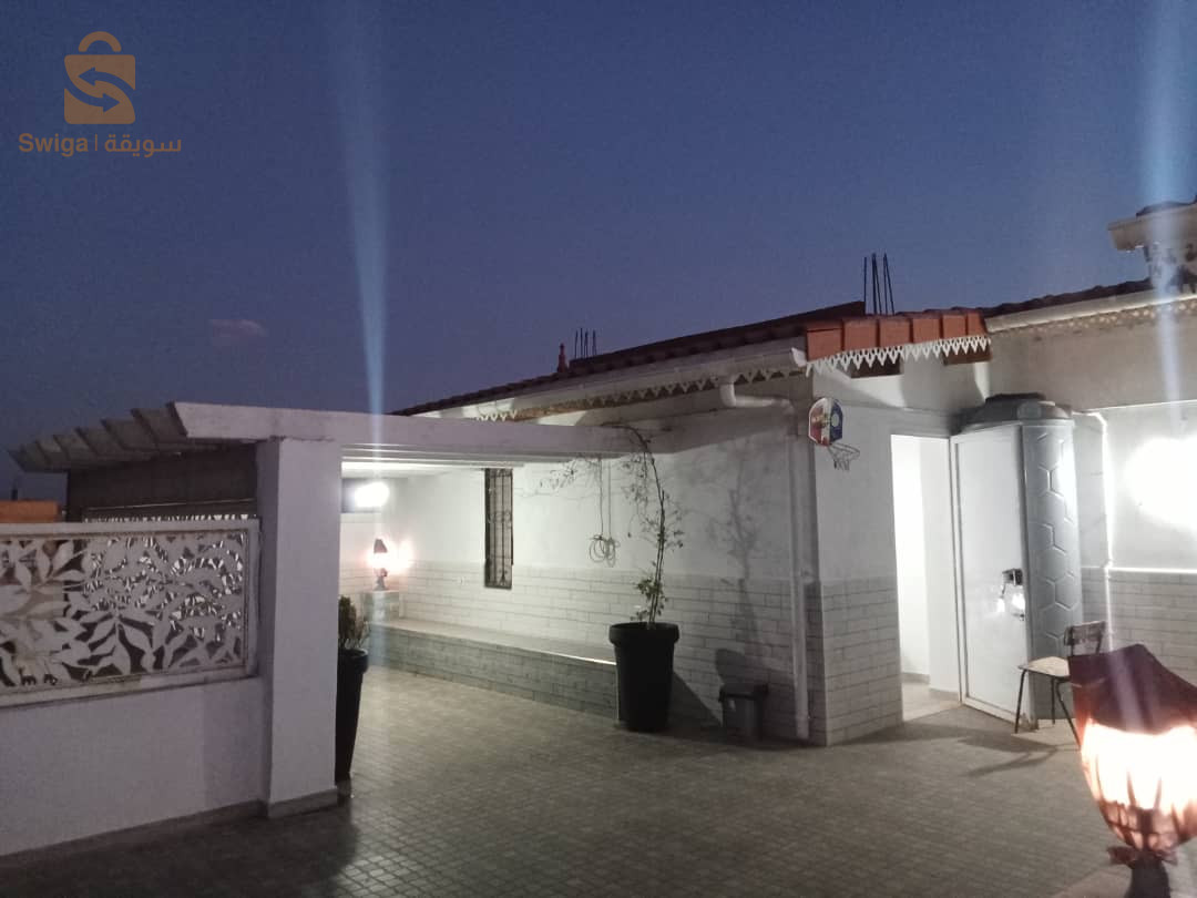 للبيع منزل مميز 142م² بطابقين مع سطح مجهز واستوديو ومرآبين – برج بوعريريج
