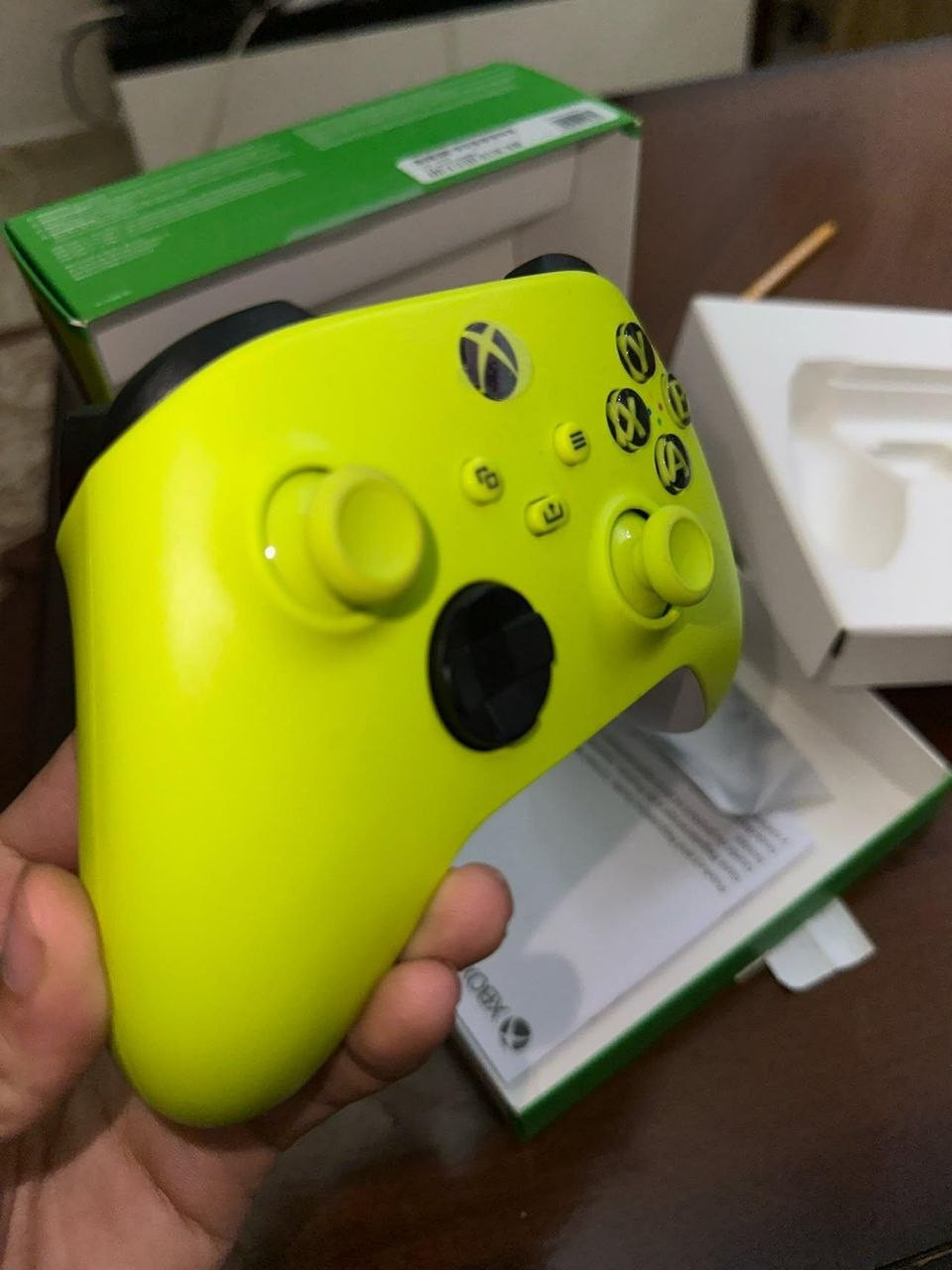 manette xbox series s/x electric volt jamais utilisé